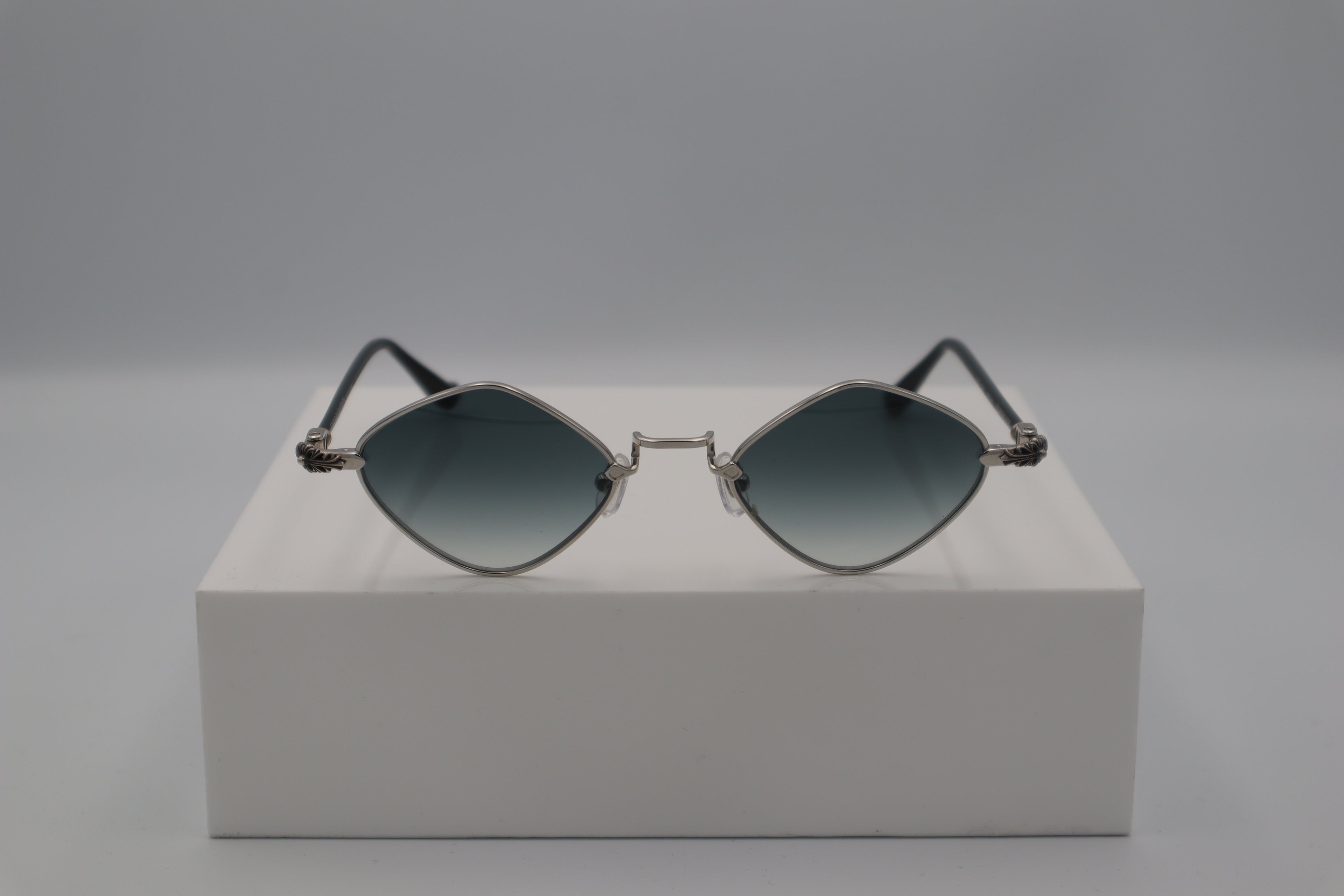 CHROME HEARTS DIAMOND DOG