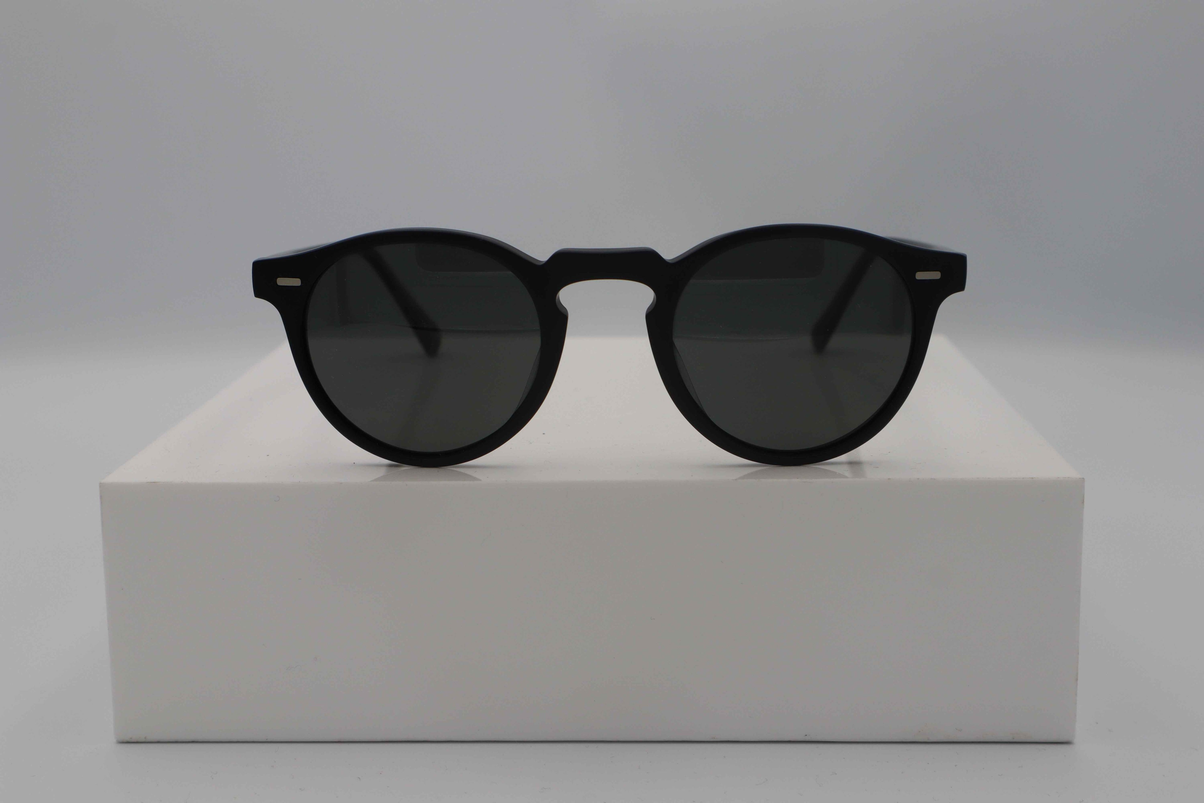 OLIVER PEOPLES 0OV5217S