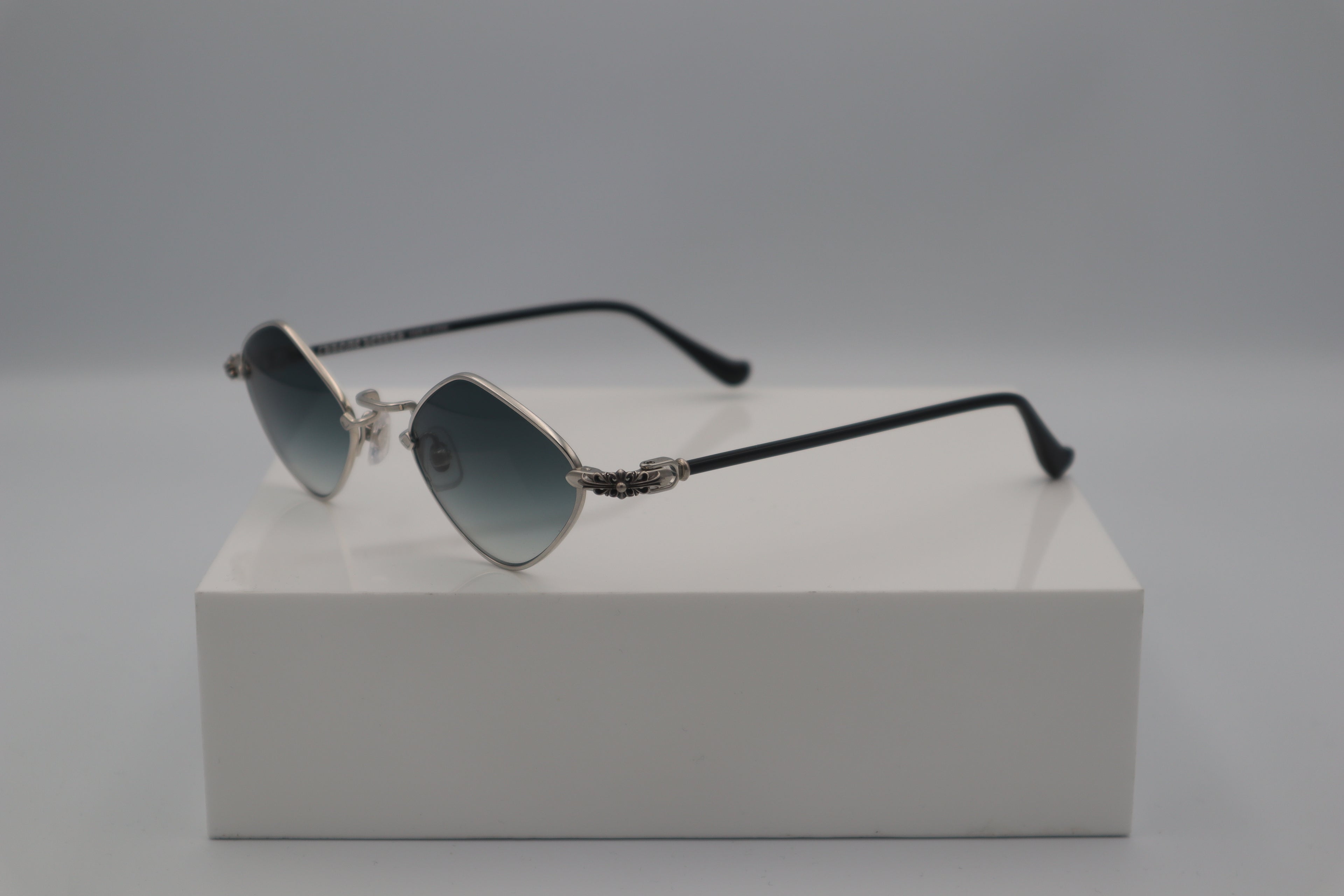 CHROME HEARTS DIAMOND DOG