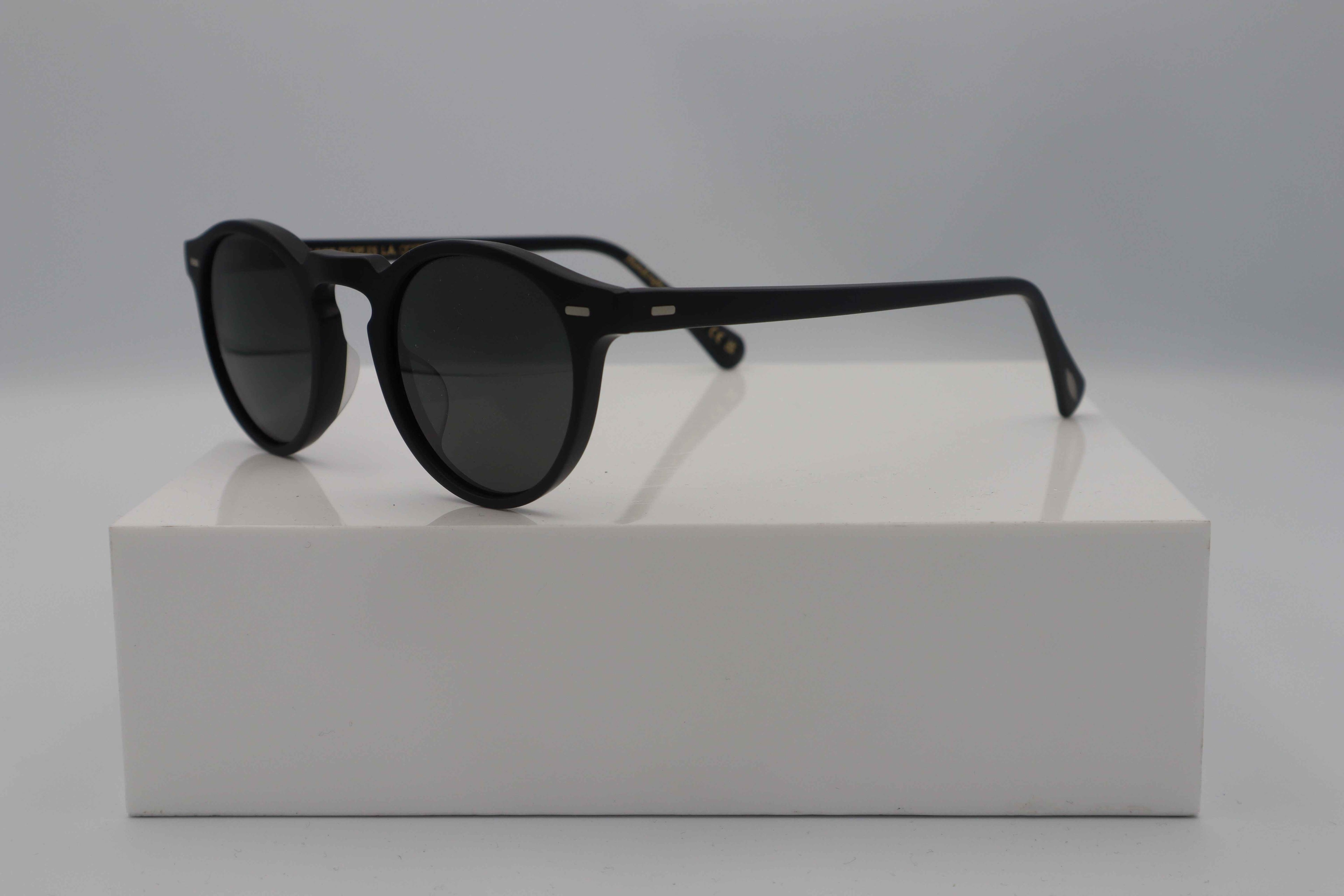 OLIVER PEOPLES 0OV5217S
